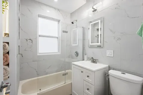 5725 West Giddings Street Chicago IL 60630