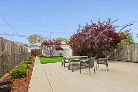5725 West Giddings Street Chicago IL 60630