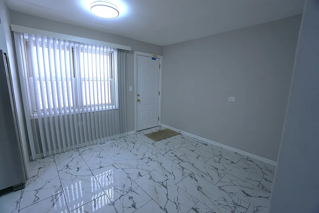 6122 North Winthrop Avenue Chicago IL 60660