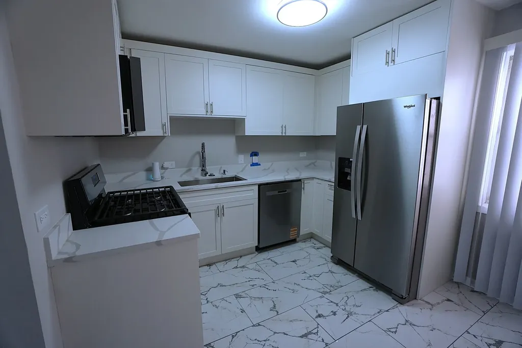 6122 North Winthrop Avenue Chicago IL 60660
