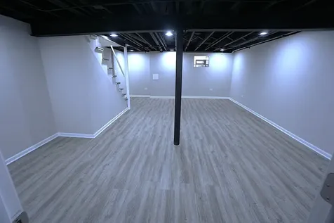 6122 North Winthrop Avenue Chicago IL 60660