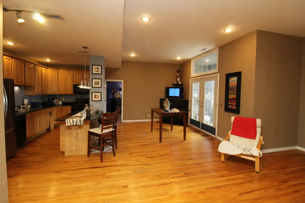 3231 West Fullerton Avenue Chicago IL 60647