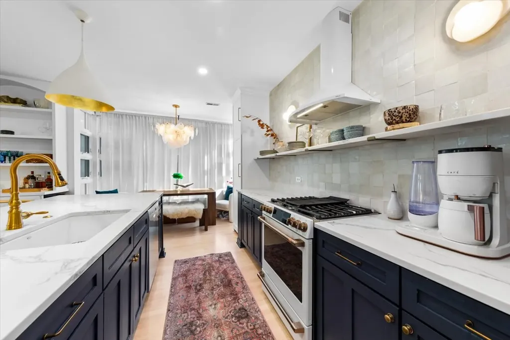 23 North Racine Avenue Chicago IL 60607