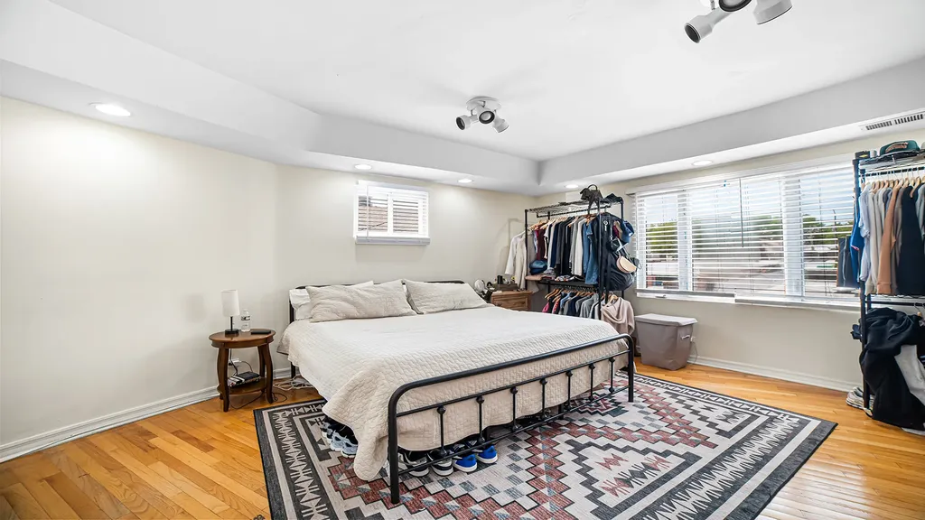 4754 North Lincoln Avenue Chicago IL 60625