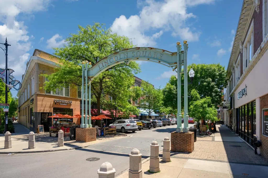 4754 North Lincoln Avenue Chicago IL 60625