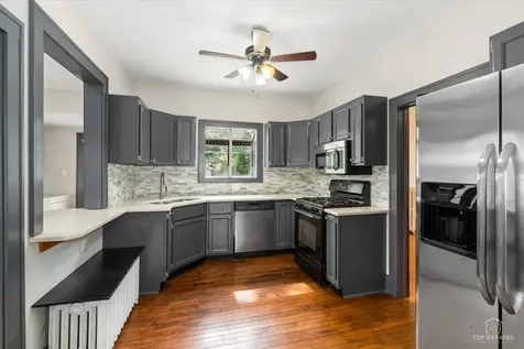 870 Lavoie Avenue Elgin IL 60120