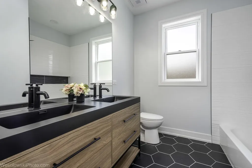 3755 North Odell Avenue Chicago IL 60634
