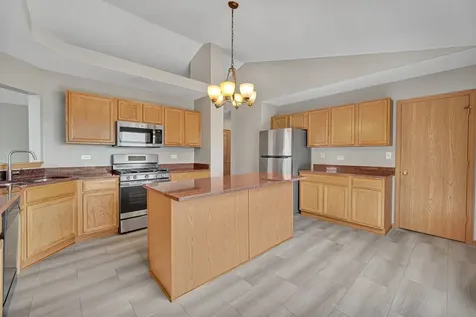 1717 Fieldstone Drive S Shorewood IL 60404