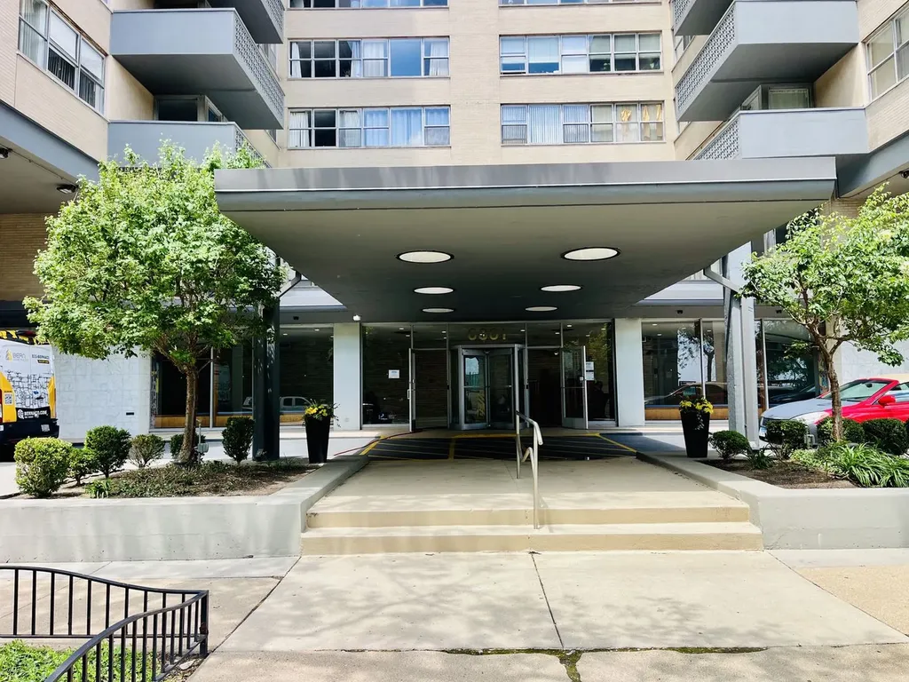 6301 North Sheridan Road Chicago IL 60660