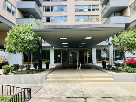 6301 North Sheridan Road Chicago IL 60660