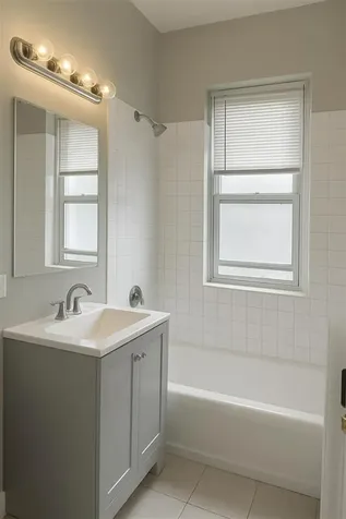 437 East Oakwood Boulevard Chicago IL 60653