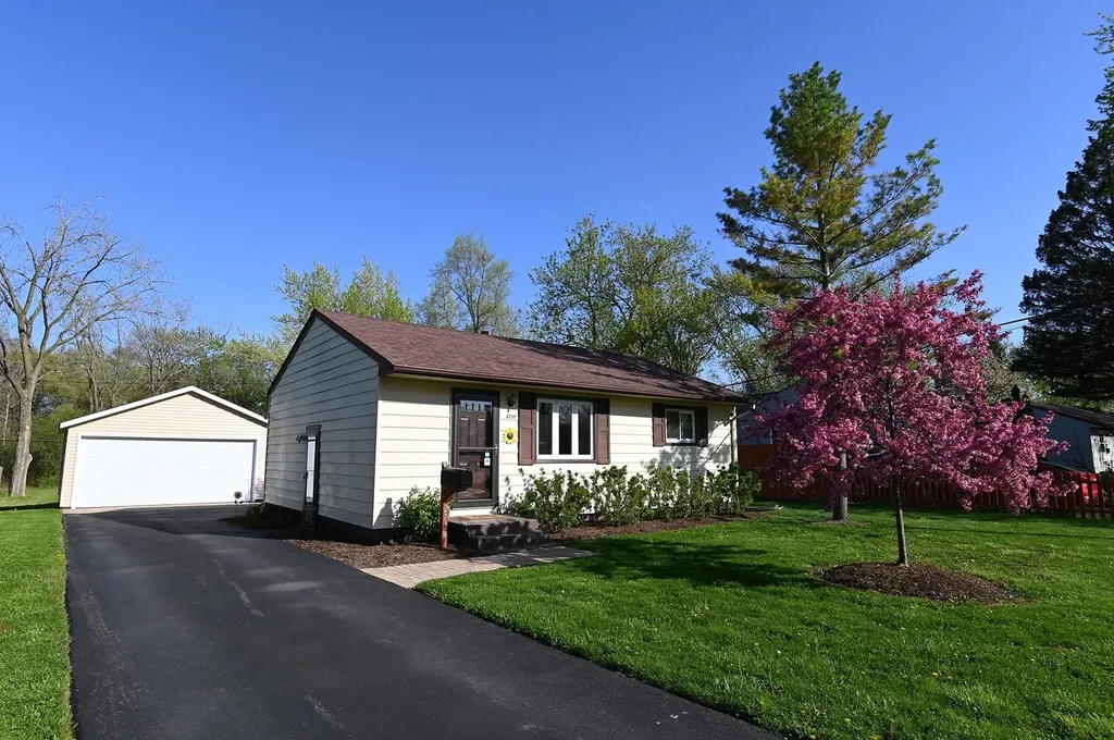 2739 North Pine Street Waukegan IL 60087
