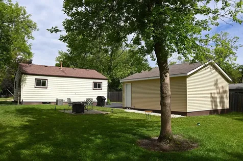 2739 North Pine Street Waukegan IL 60087