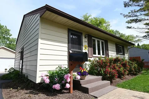 2739 North Pine Street Waukegan IL 60087