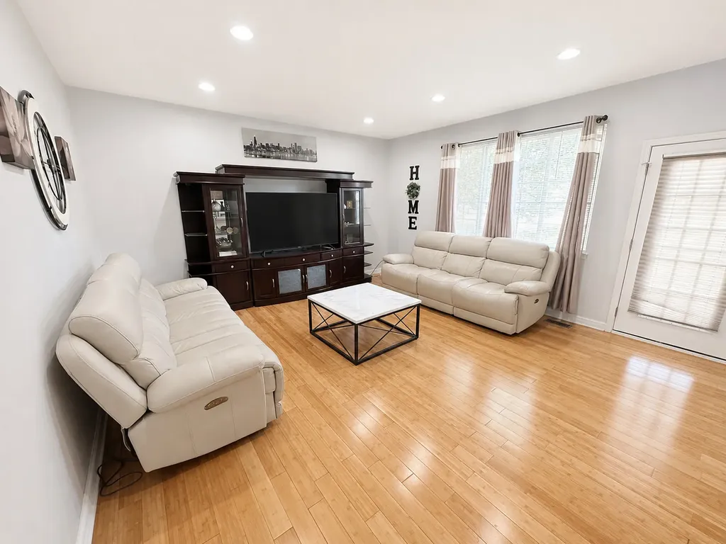 210 Balmoral Court Glendale Heights IL 60139