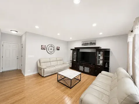 210 Balmoral Court Glendale Heights IL 60139