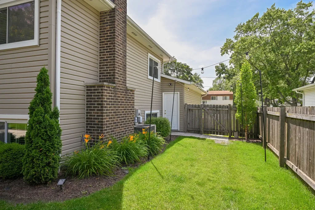 1967 Nottingham Lane Wheaton IL 60189
