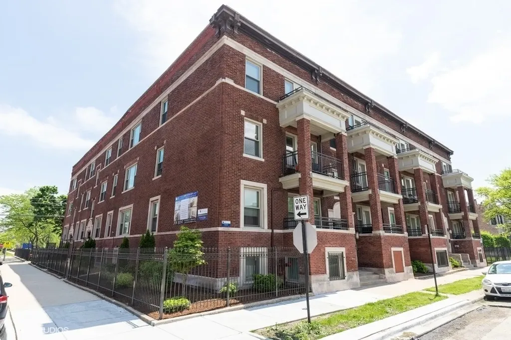 641 East 49th Street Chicago IL 60615