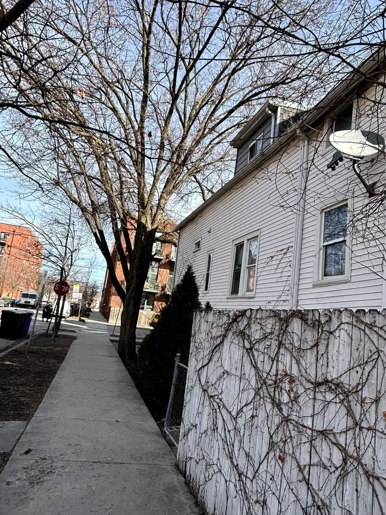 2665 West Medill Avenue Chicago IL 60647