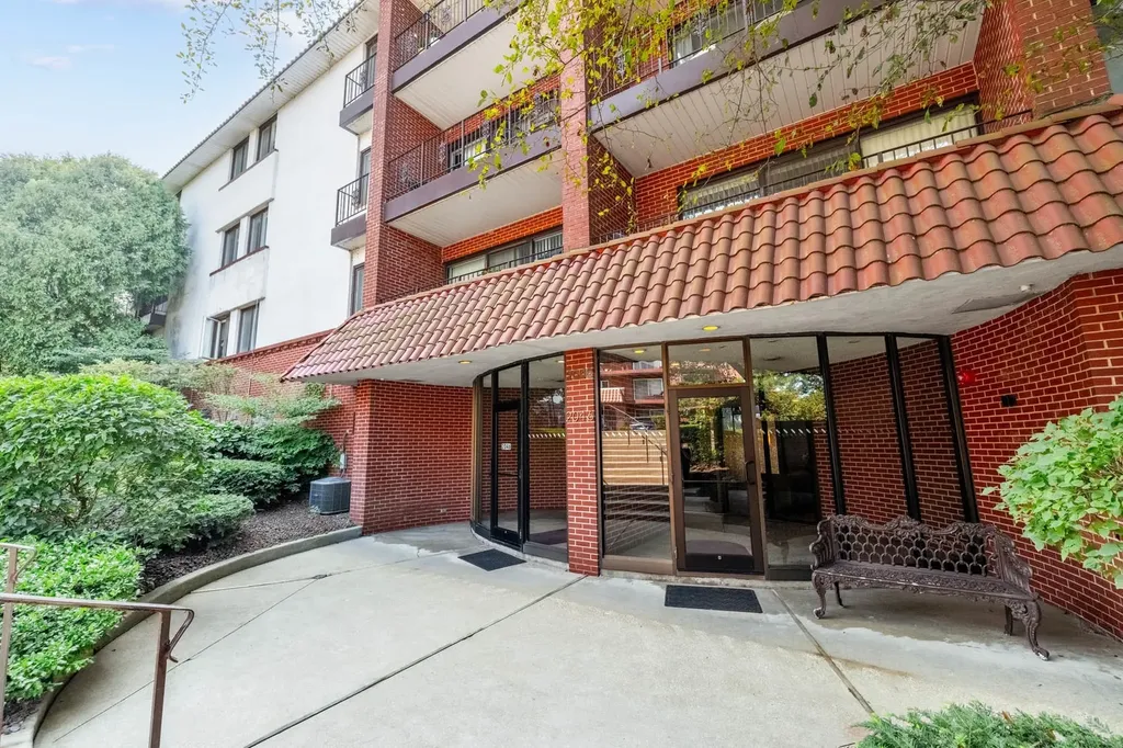 2046 Saint Johns Avenue Highland Park IL 60035