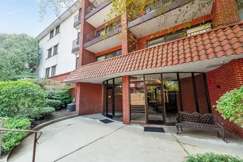 2046 Saint Johns Avenue Highland Park IL 60035