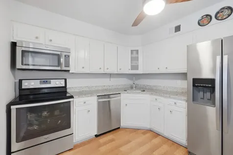 2046 Saint Johns Avenue Highland Park IL 60035