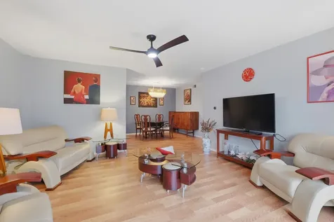 2046 Saint Johns Avenue Highland Park IL 60035