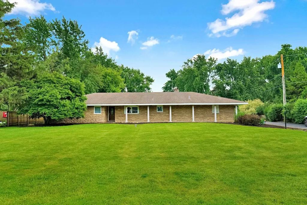 22W689 Elmwood Drive Glen Ellyn IL 60137