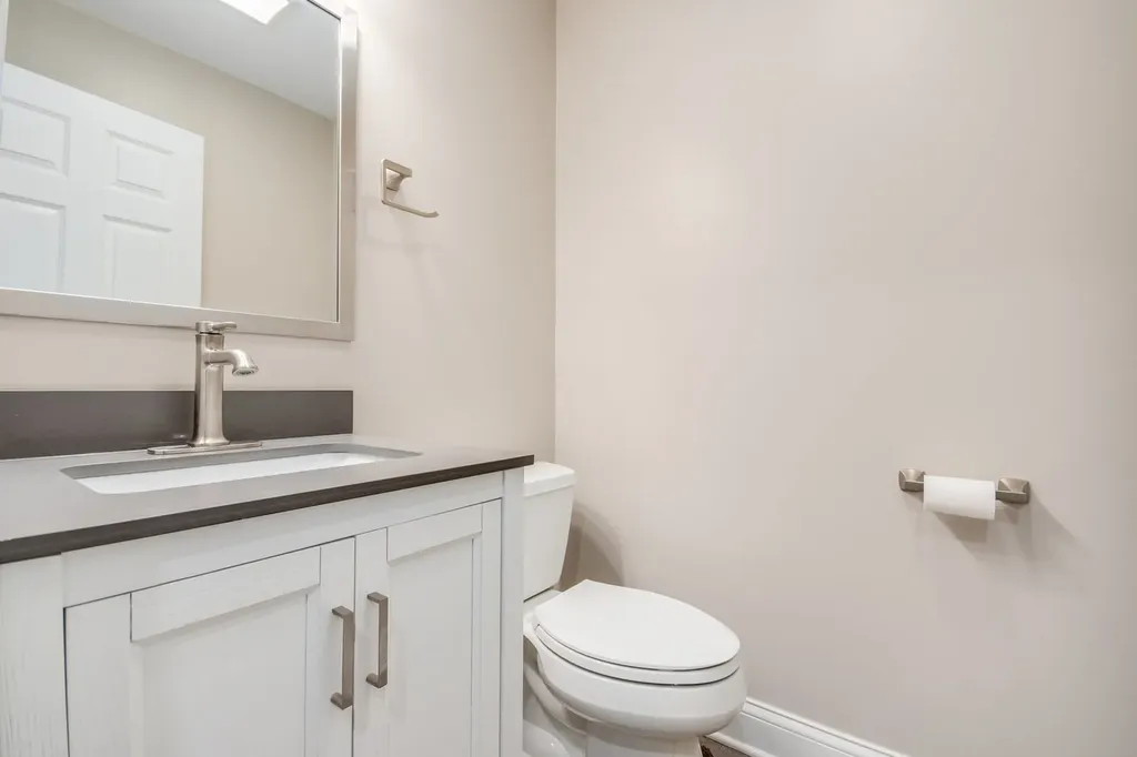 22W689 Elmwood Drive Glen Ellyn IL 60137