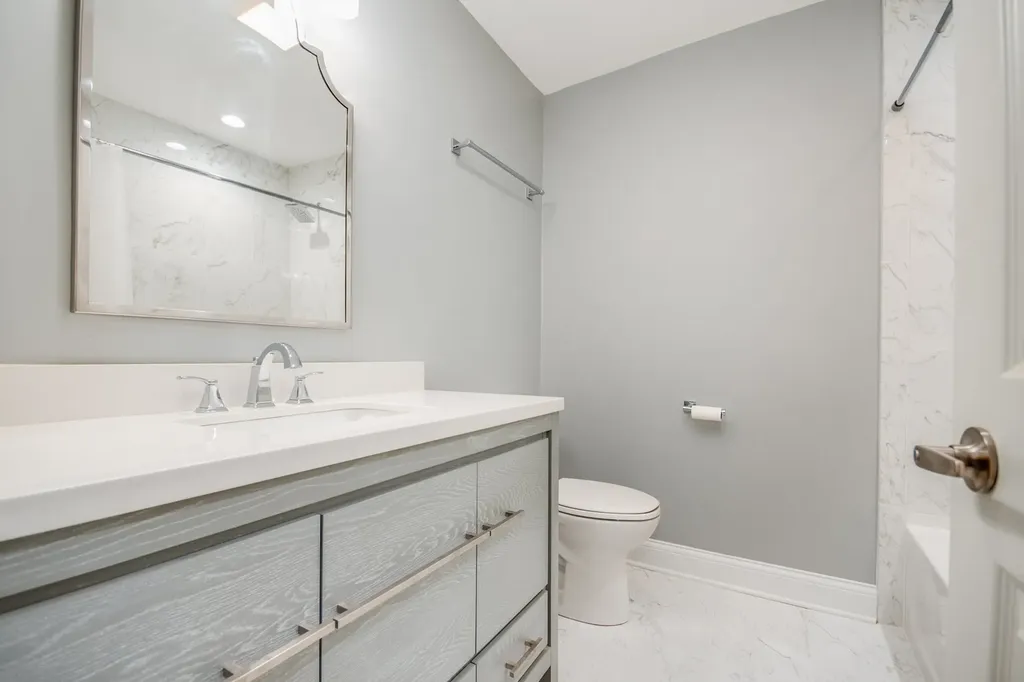 22W689 Elmwood Drive Glen Ellyn IL 60137