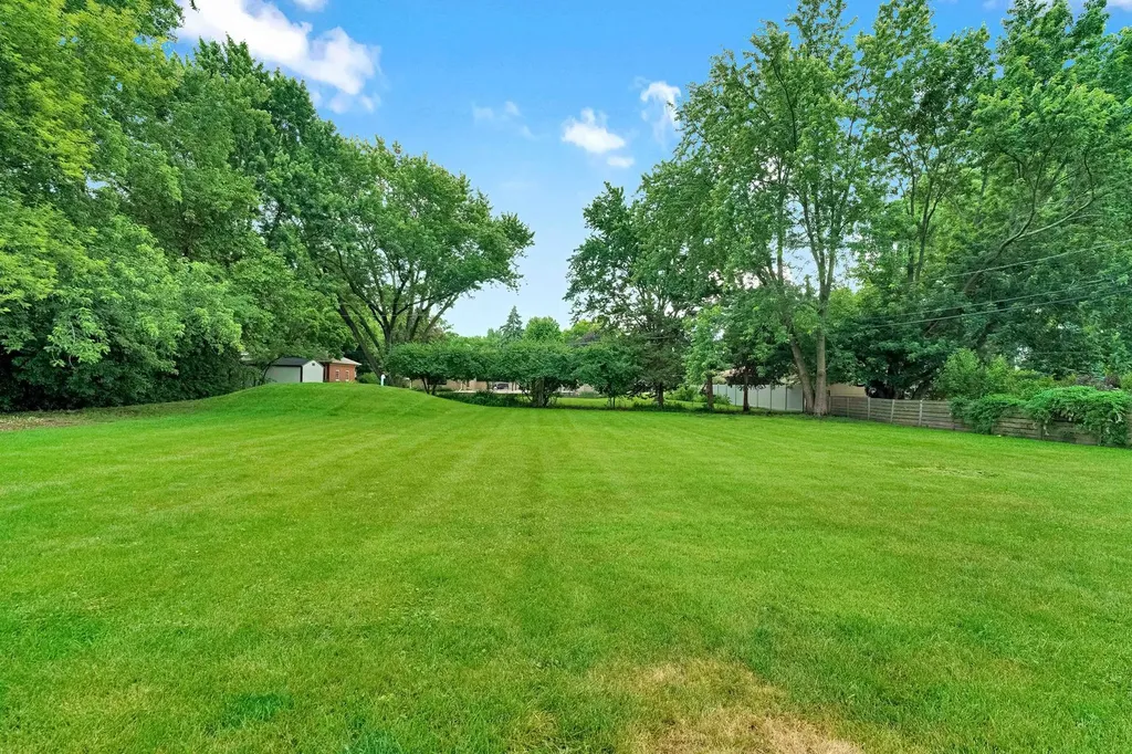 22W689 Elmwood Drive Glen Ellyn IL 60137