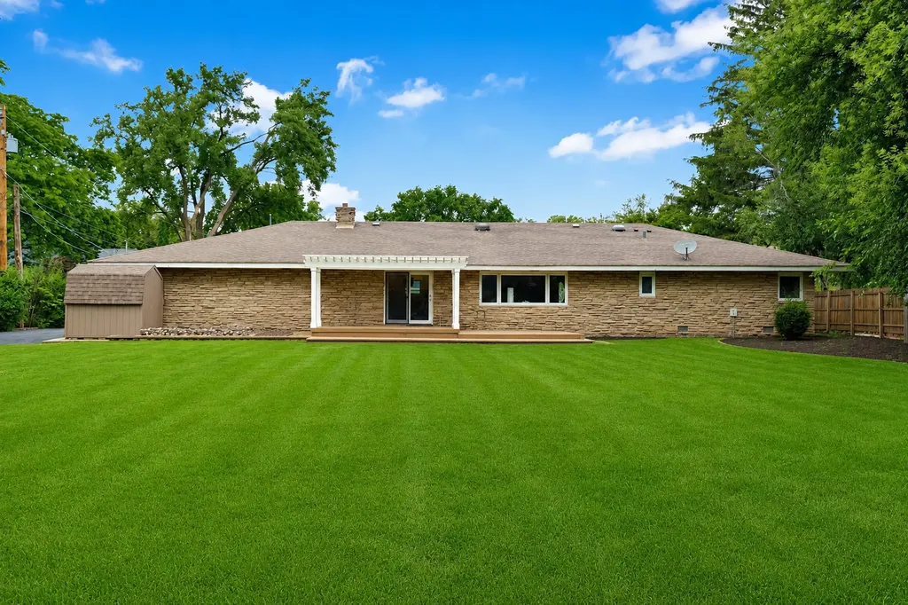 22W689 Elmwood Drive Glen Ellyn IL 60137