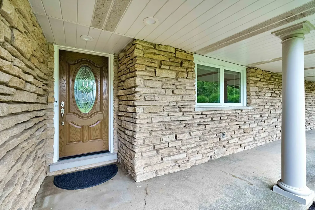 22W689 Elmwood Drive Glen Ellyn IL 60137