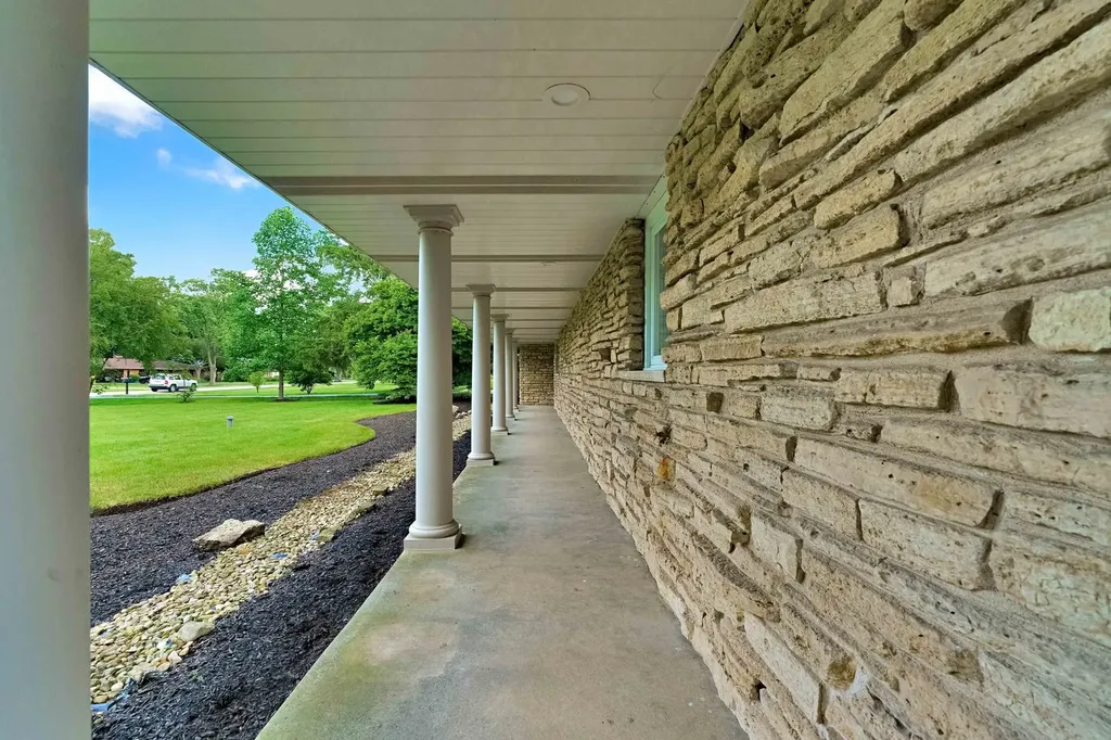 22W689 Elmwood Drive Glen Ellyn IL 60137
