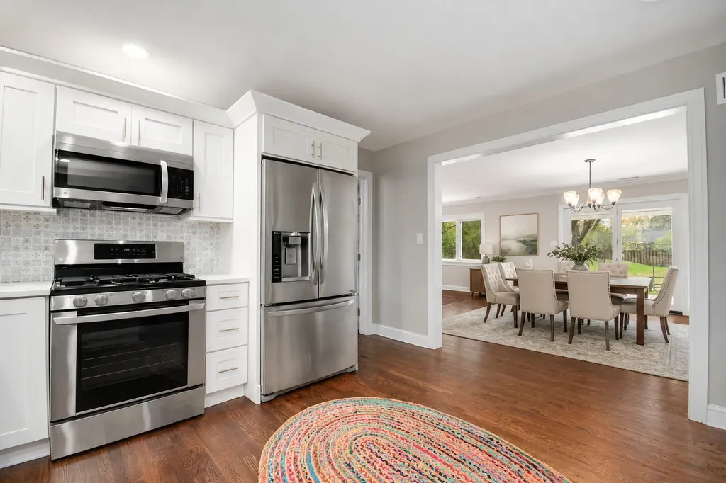 22W689 Elmwood Drive Glen Ellyn IL 60137