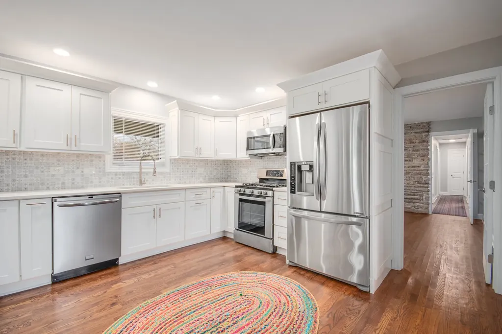 22W689 Elmwood Drive Glen Ellyn IL 60137