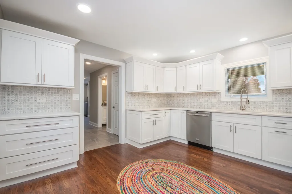 22W689 Elmwood Drive Glen Ellyn IL 60137