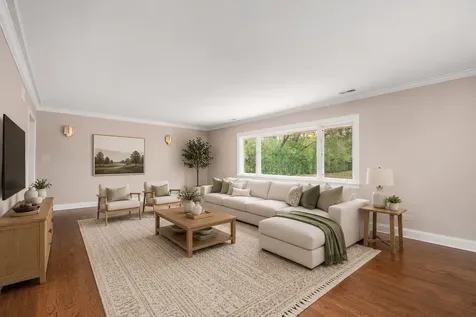 22W689 Elmwood Drive Glen Ellyn IL 60137