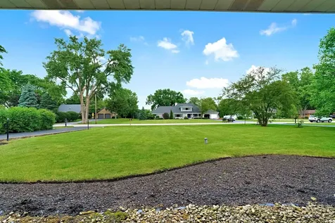 22W689 Elmwood Drive Glen Ellyn IL 60137