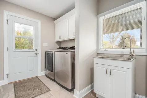 22W689 Elmwood Drive Glen Ellyn IL 60137