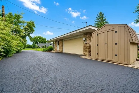 22W689 Elmwood Drive Glen Ellyn IL 60137