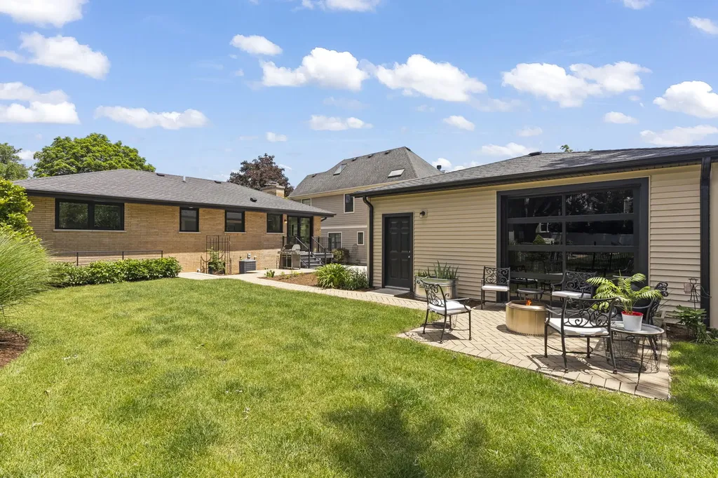 215 8TH Street Downers Grove IL 60515