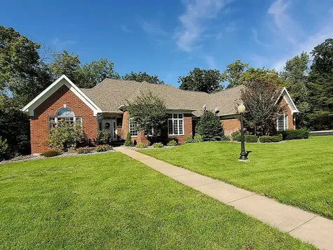 23 Roosevelt Drive East Dubuque IL 61025