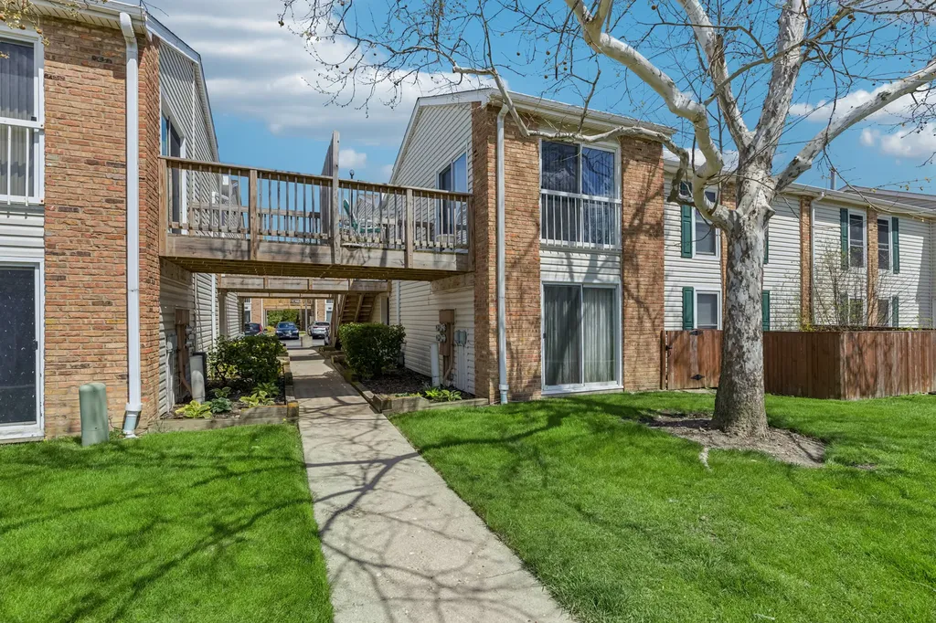 1981 Kenilworth Circle Hoffman Estates IL 60169