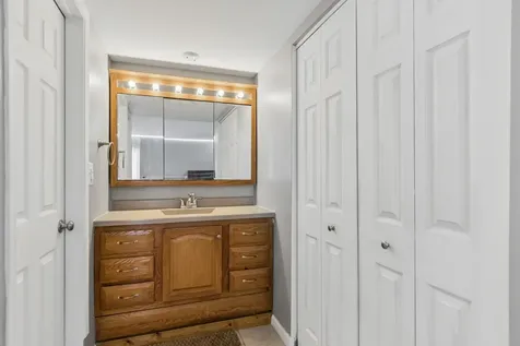 1981 Kenilworth Circle Hoffman Estates IL 60169