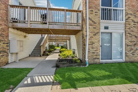 1981 Kenilworth Circle Hoffman Estates IL 60169