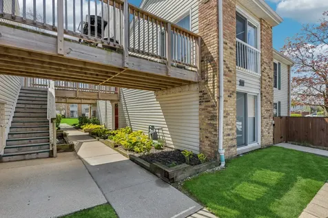1981 Kenilworth Circle Hoffman Estates IL 60169