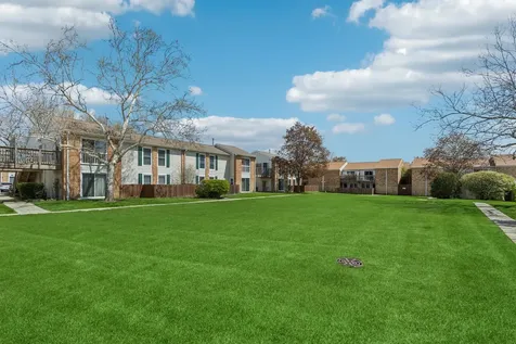 1981 Kenilworth Circle Hoffman Estates IL 60169