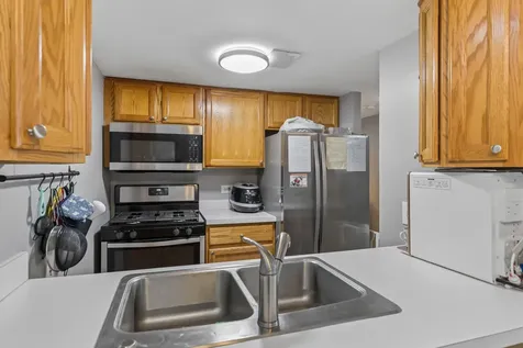 1981 Kenilworth Circle Hoffman Estates IL 60169