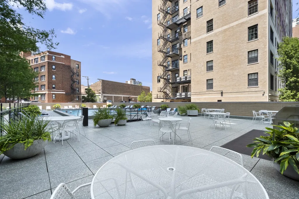 2400 North Lakeview Avenue Chicago IL 60614